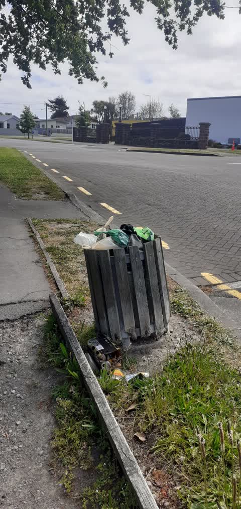 Rubbish/Recycling, a report photo