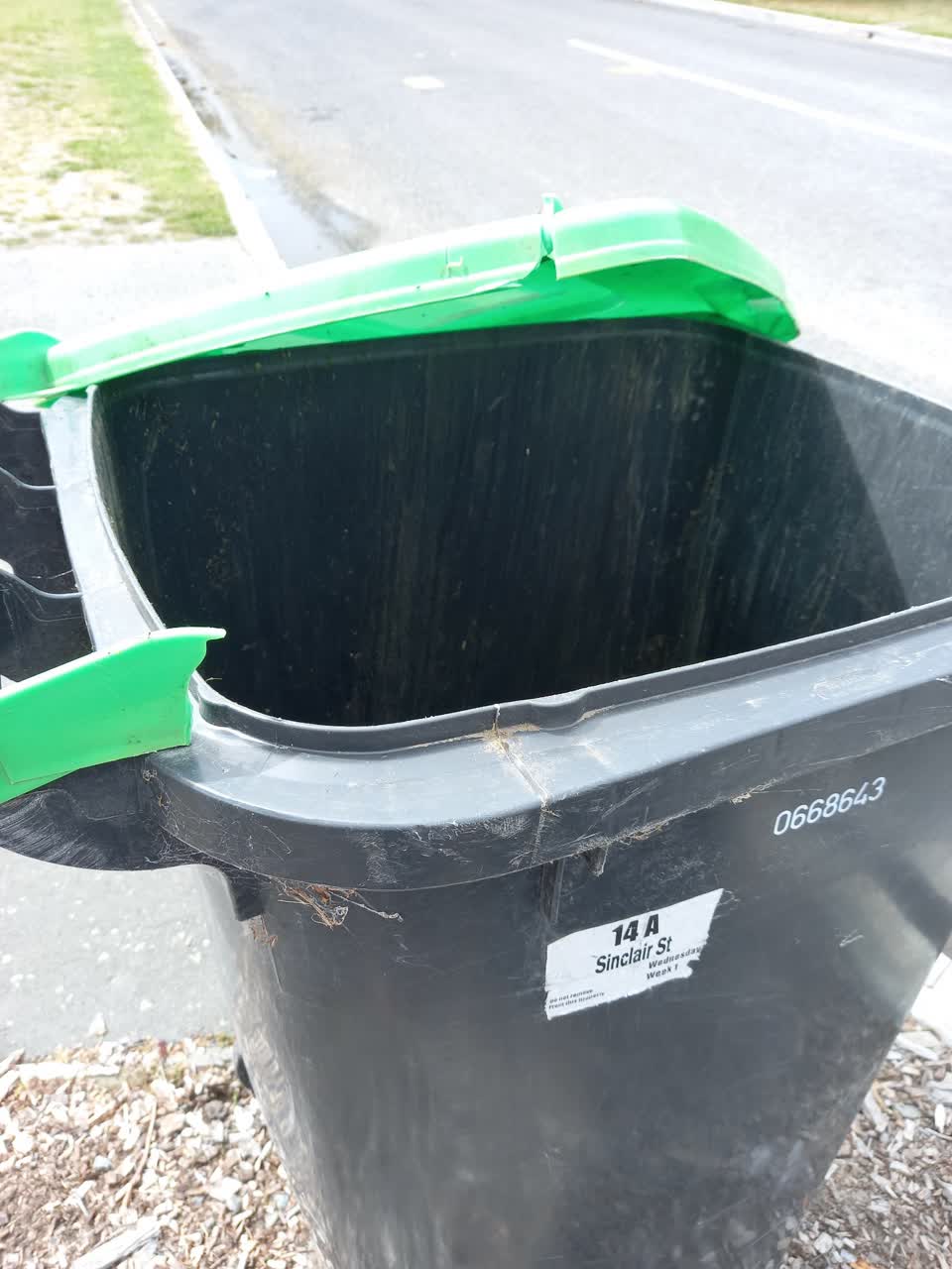 The photograph attached to this rubbish/recycling report