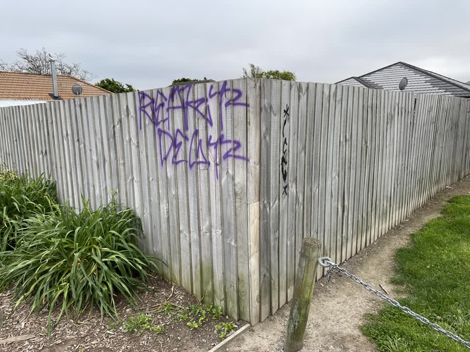 The photograph attached to this graffiti report