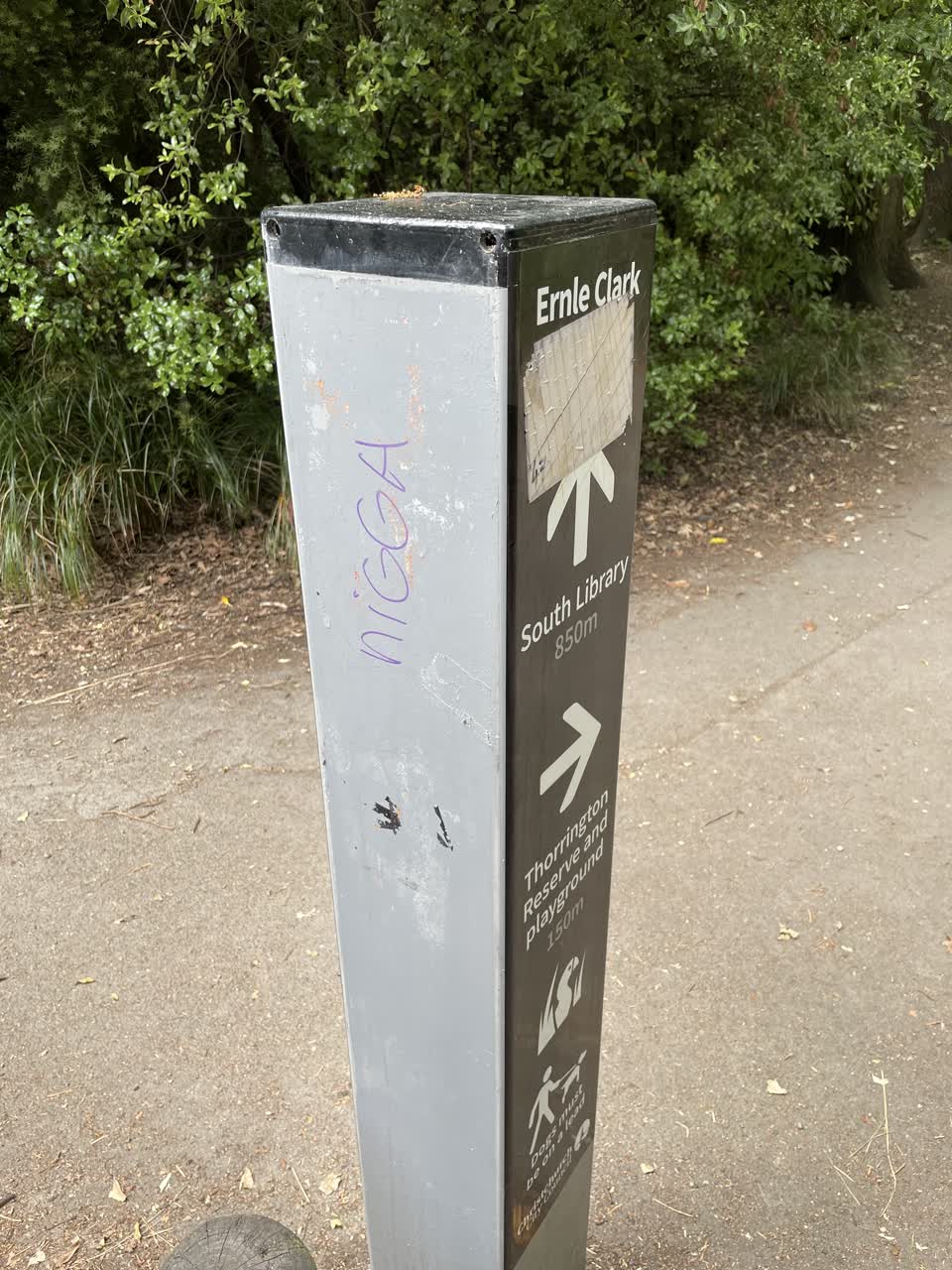 The photograph attached to this graffiti report