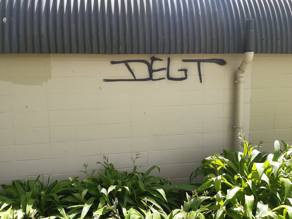The photograph attached to this graffiti report