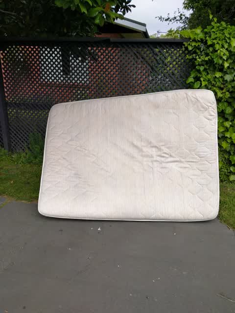 Rubbish/Recycling, a report photo