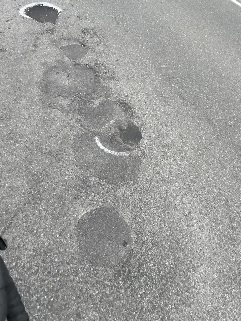 The photograph attached to this roading/streets report