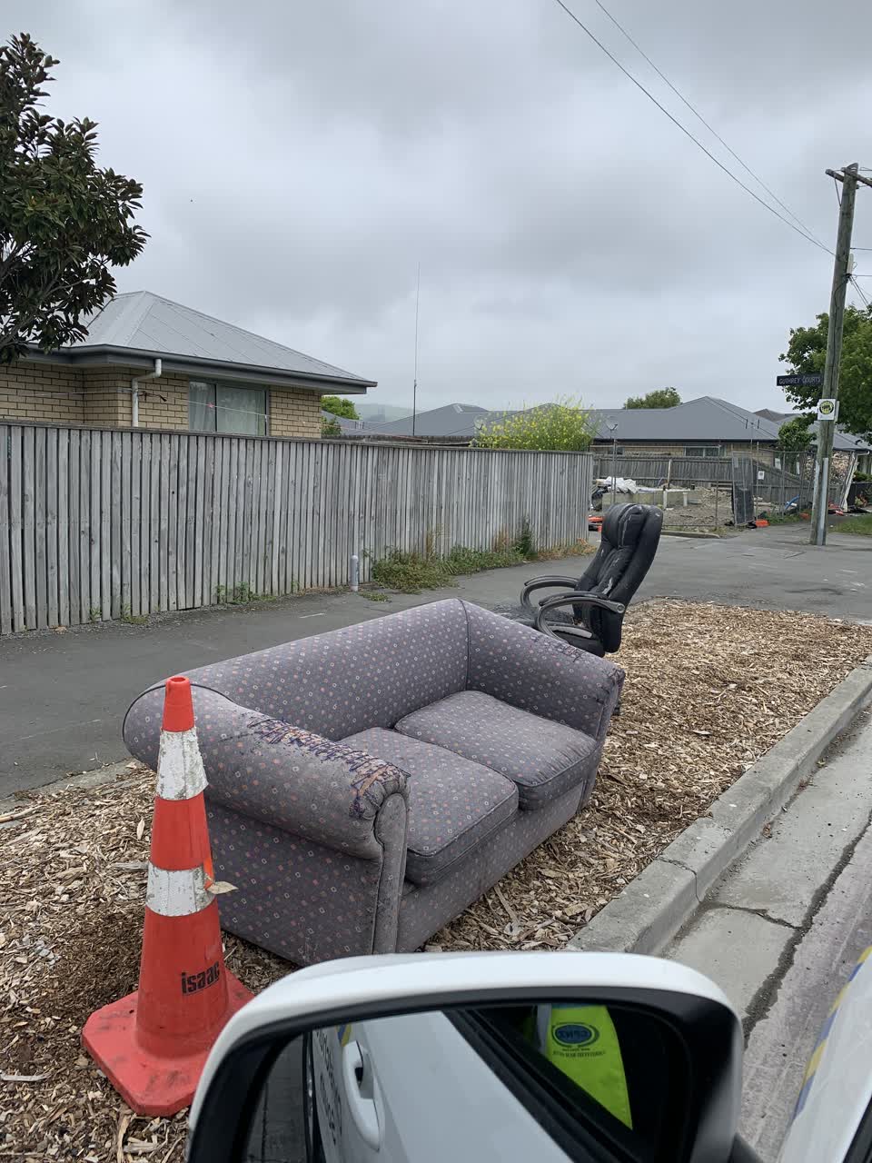 The photograph attached to this rubbish/recycling report