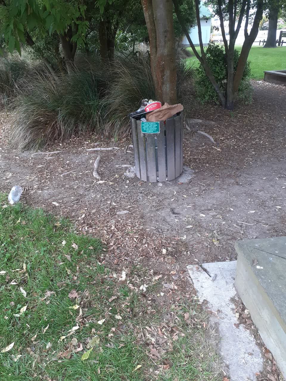 The photograph attached to this rubbish/recycling report