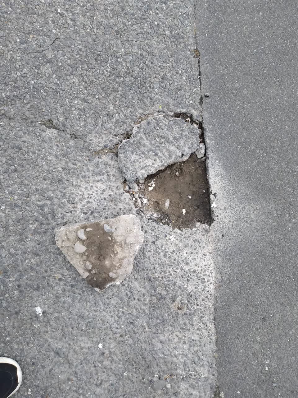 The photograph attached to this roading/streets report