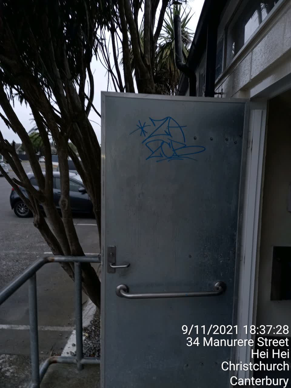 The photograph attached to this graffiti report