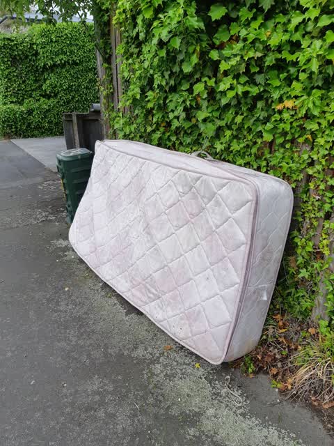 Rubbish/Recycling, a report photo