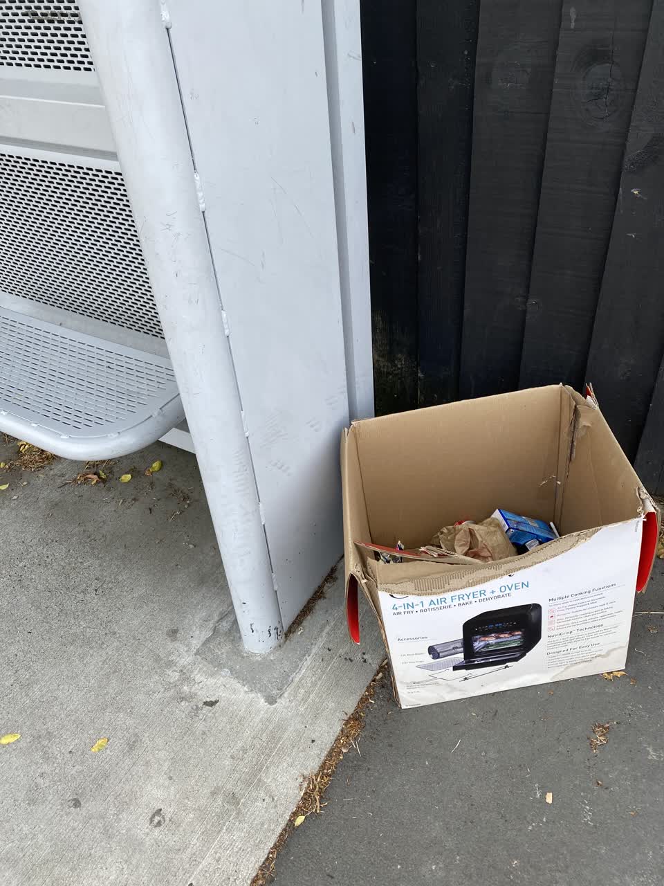 The photograph attached to this rubbish/recycling report