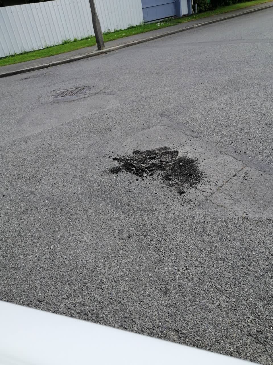 The photograph attached to this roading/streets report
