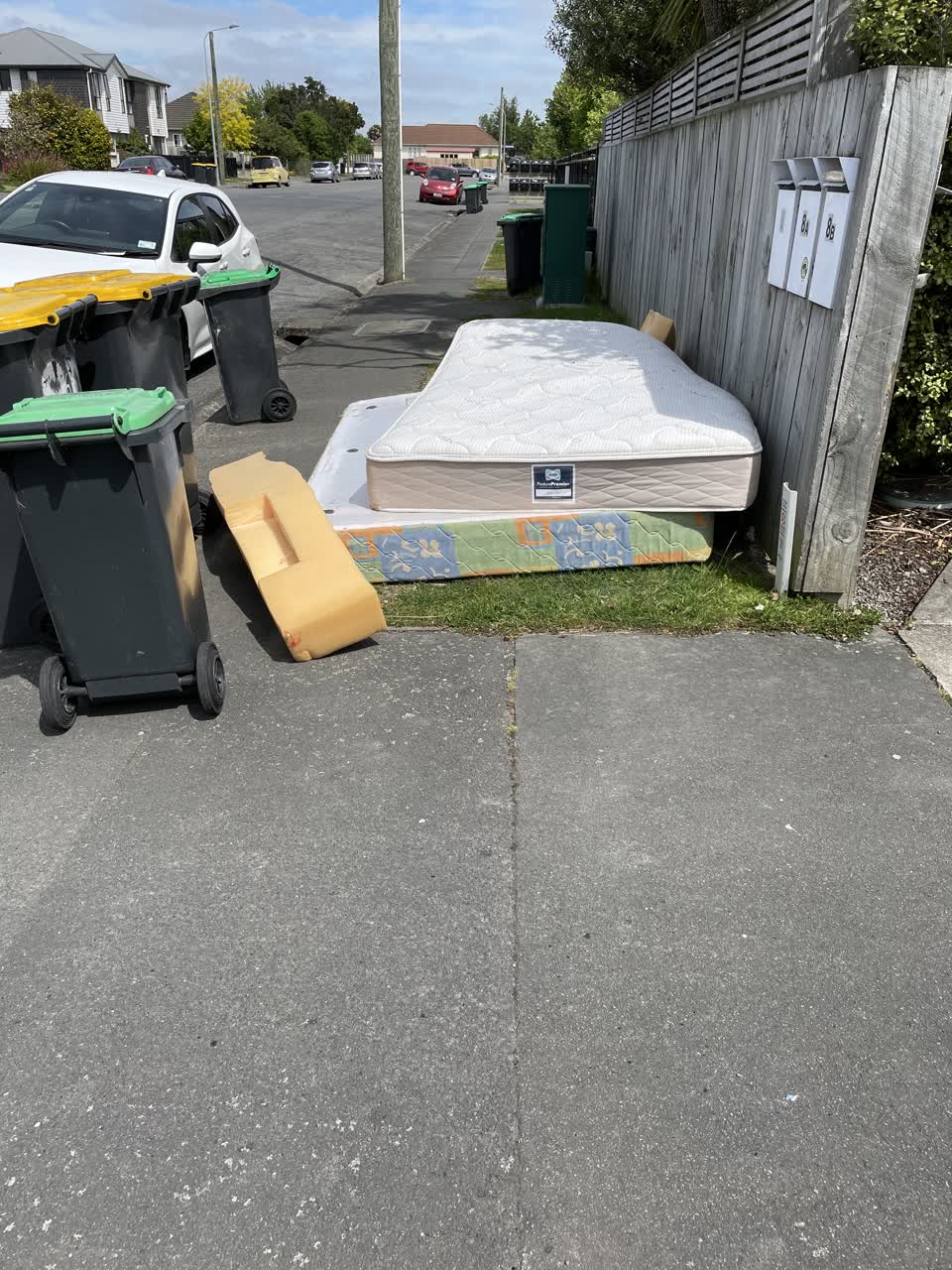 The photograph attached to this rubbish/recycling report