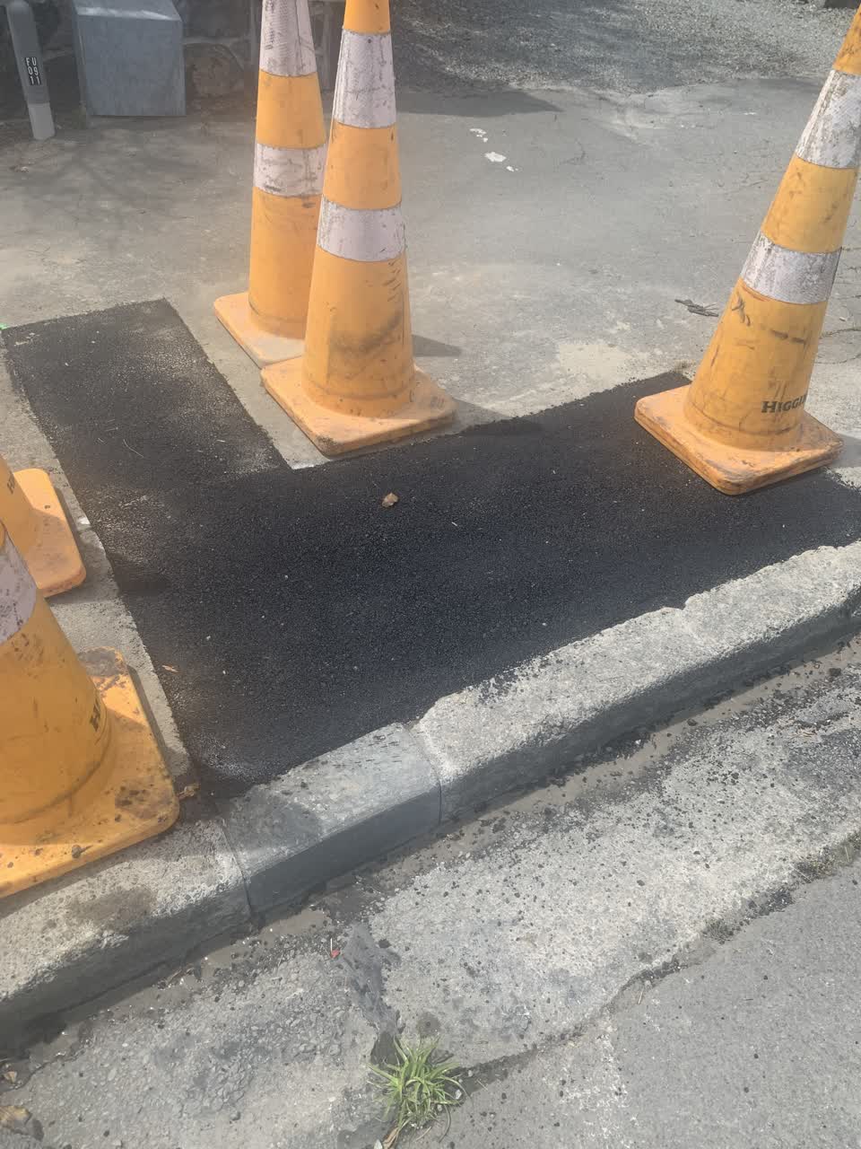 The photograph attached to this roading/streets report