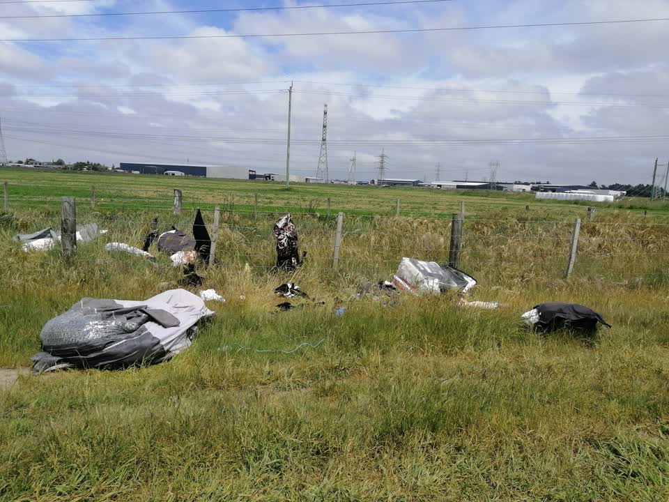 The photograph attached to this rubbish/recycling report