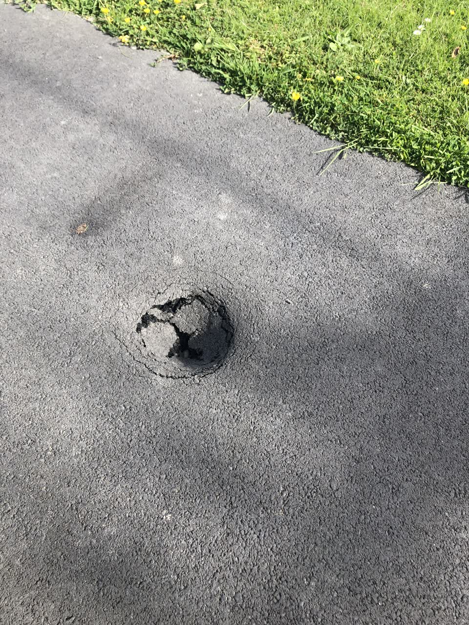The photograph attached to this roading/streets report