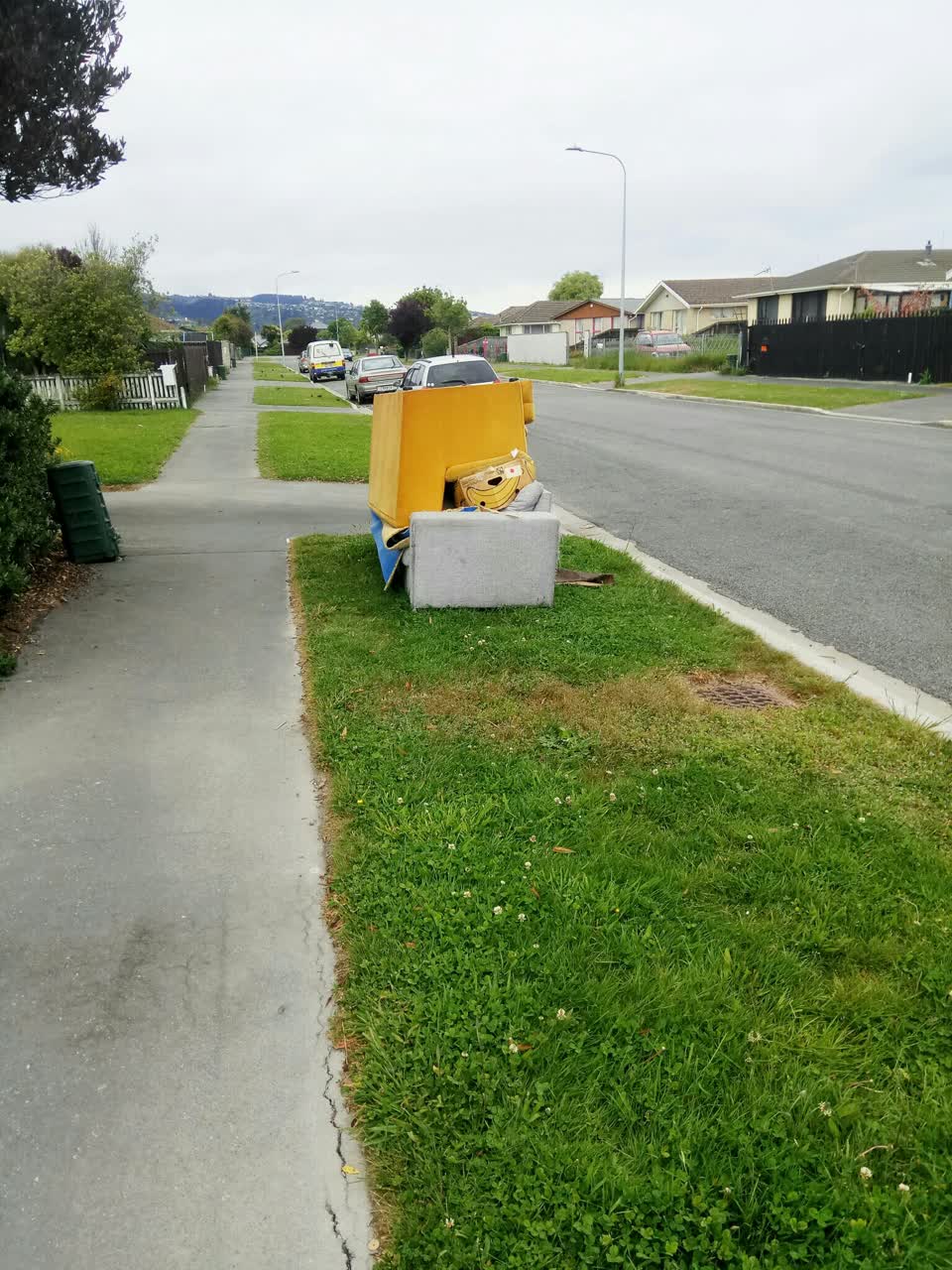 The photograph attached to this rubbish/recycling report