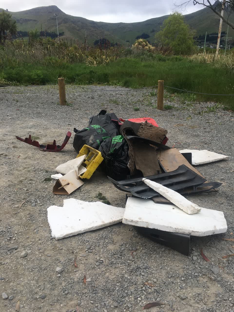 The photograph attached to this rubbish/recycling report