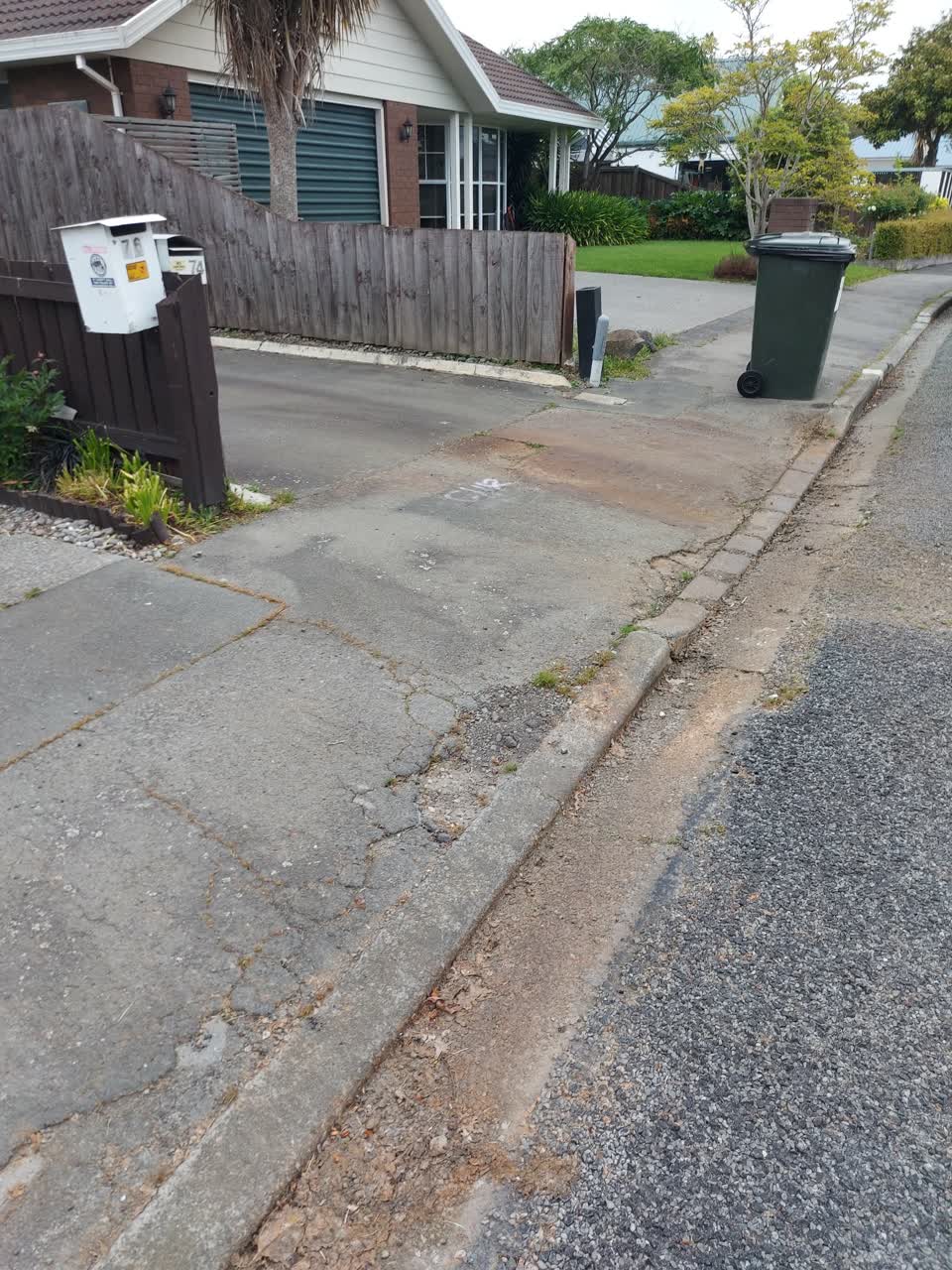 The photograph attached to this roading/streets report