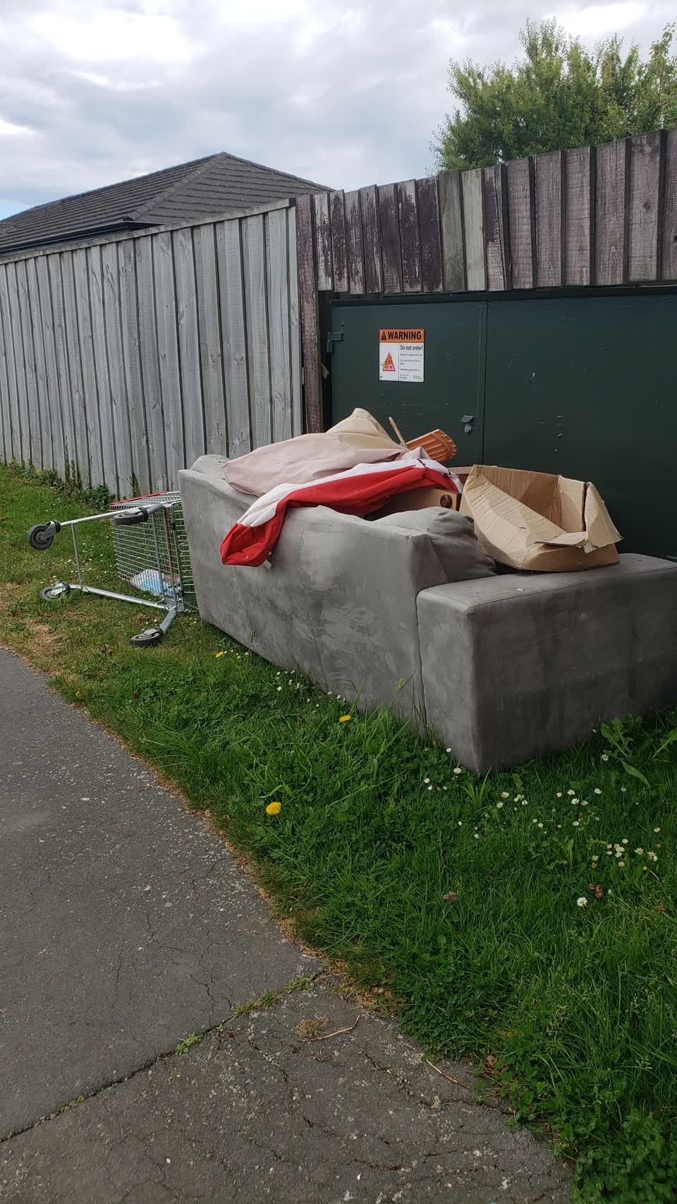 The photograph attached to this rubbish/recycling report