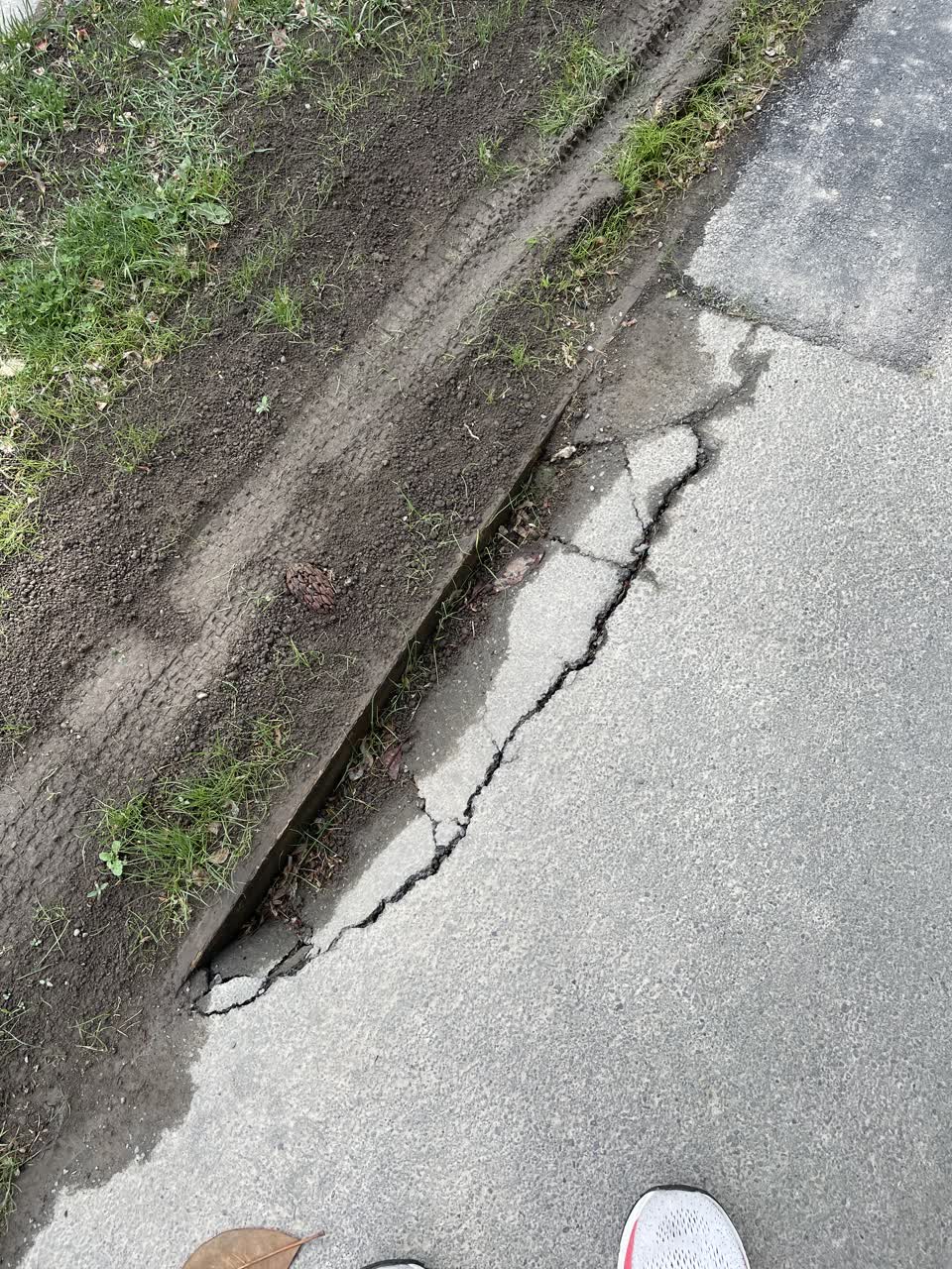 The photograph attached to this roading/streets report