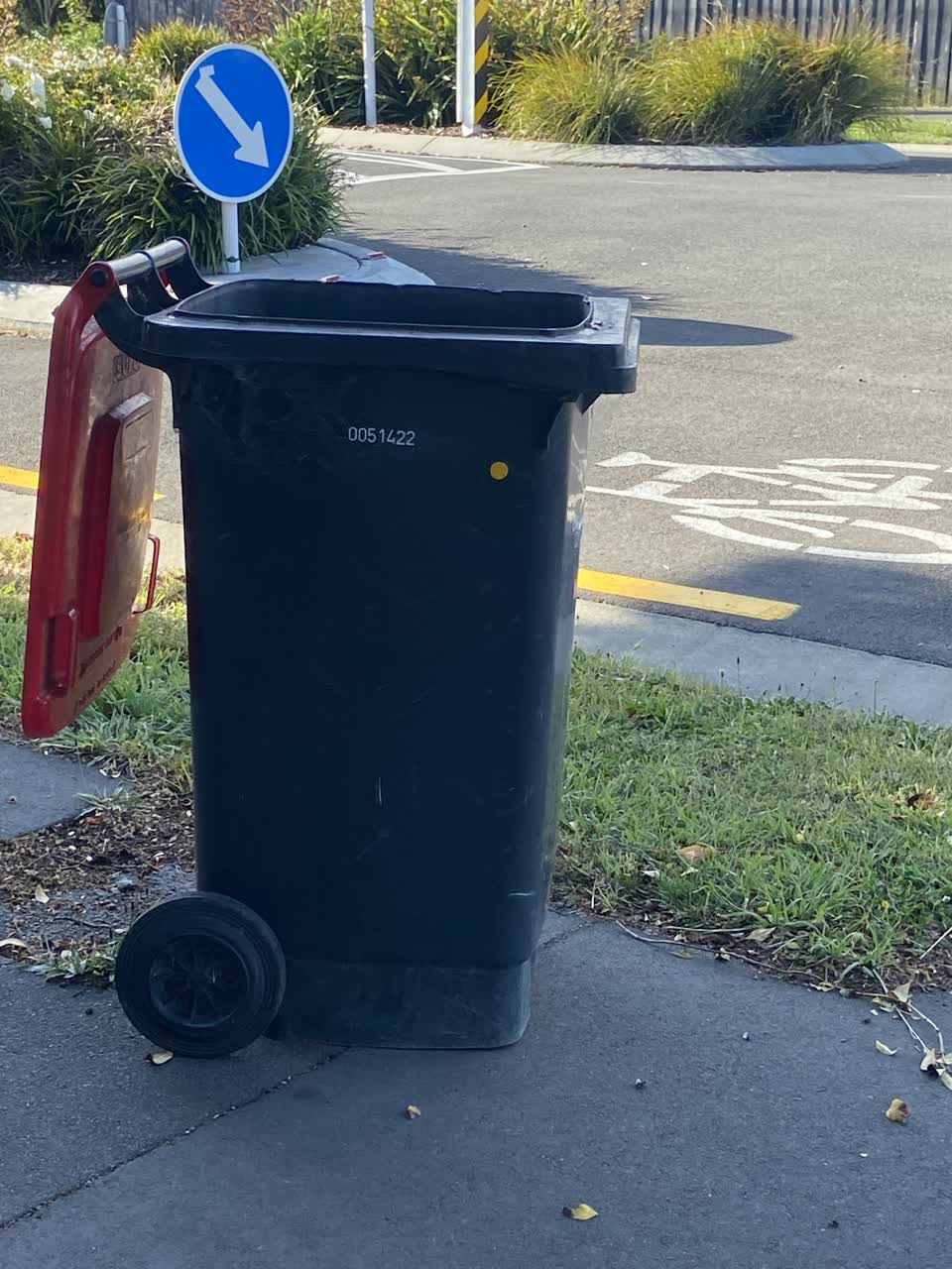 The photograph attached to this rubbish/recycling report