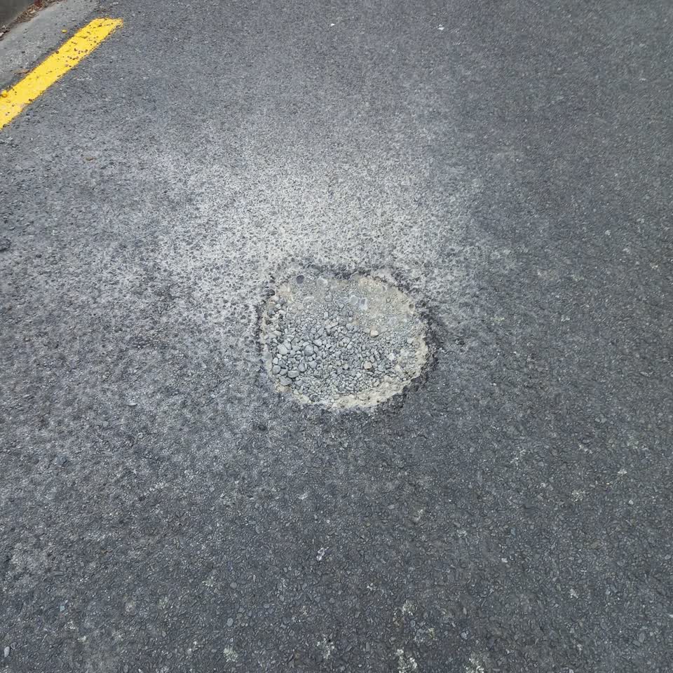 The photograph attached to this roading/streets report