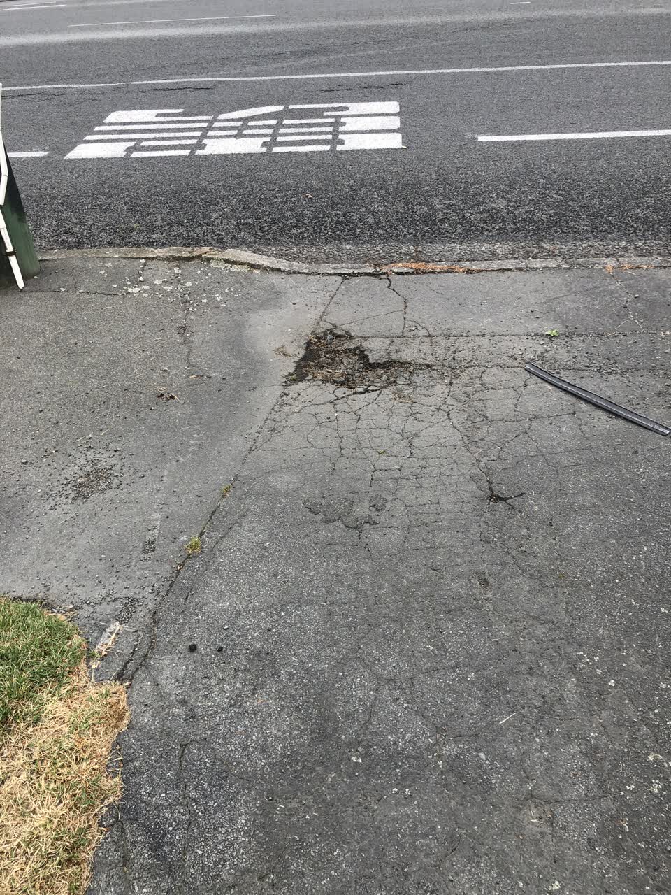 The photograph attached to this roading/streets report