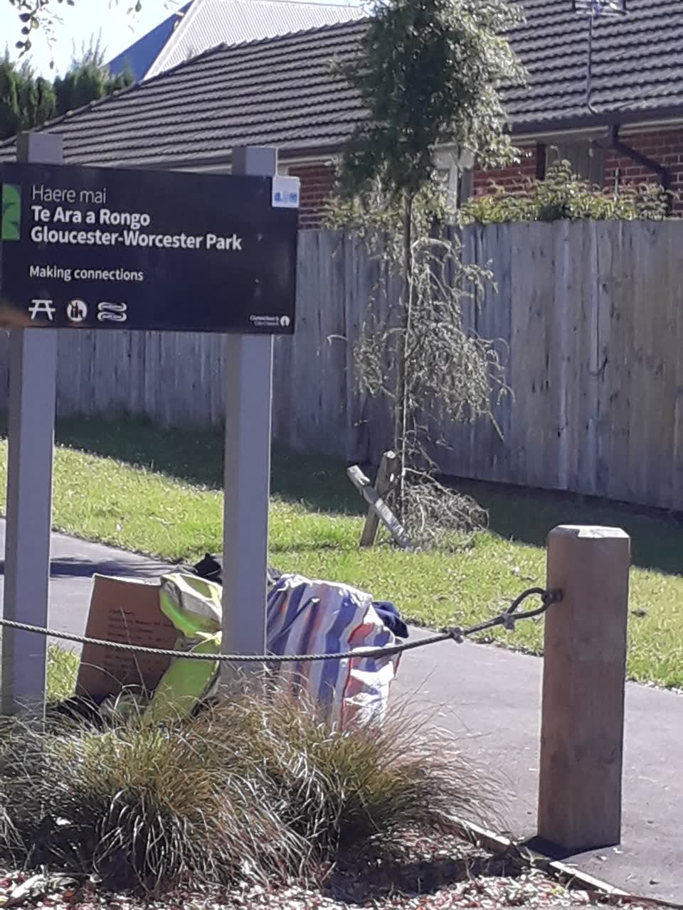 The photograph attached to this rubbish/recycling report