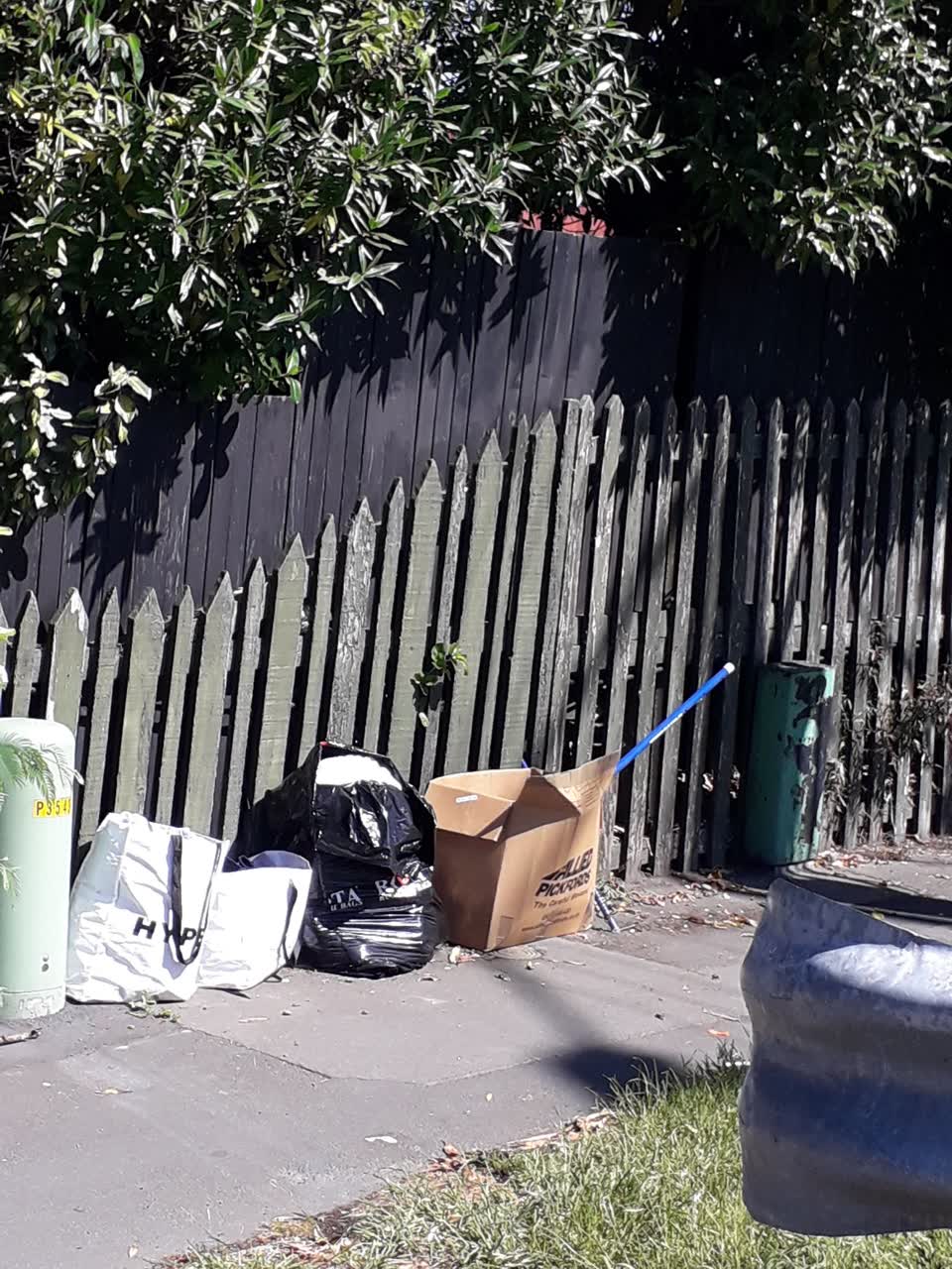 The photograph attached to this rubbish/recycling report