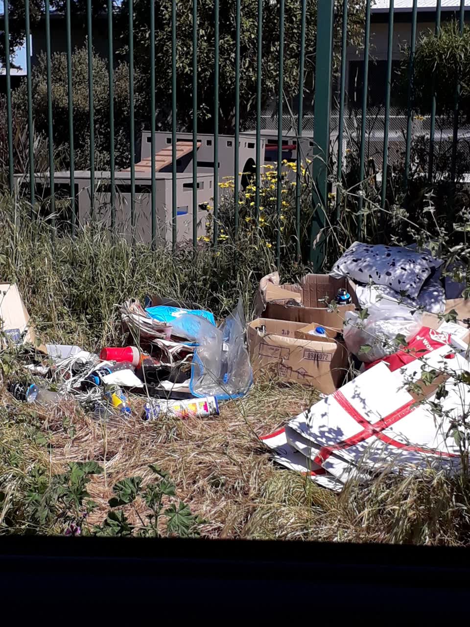 The photograph attached to this rubbish/recycling report