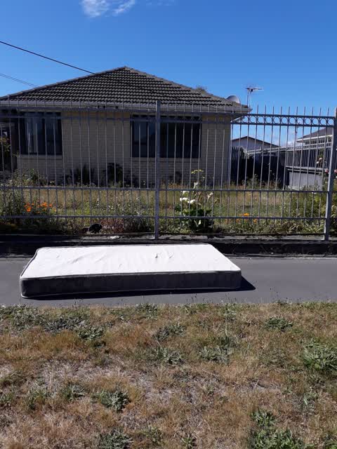 Rubbish/Recycling, a report photo