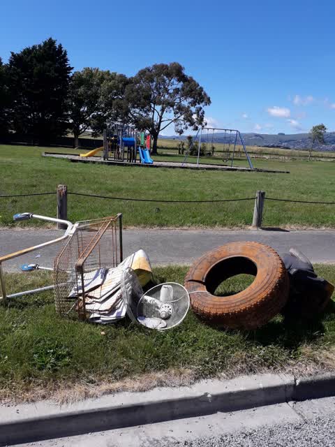 Rubbish/Recycling, a report photo