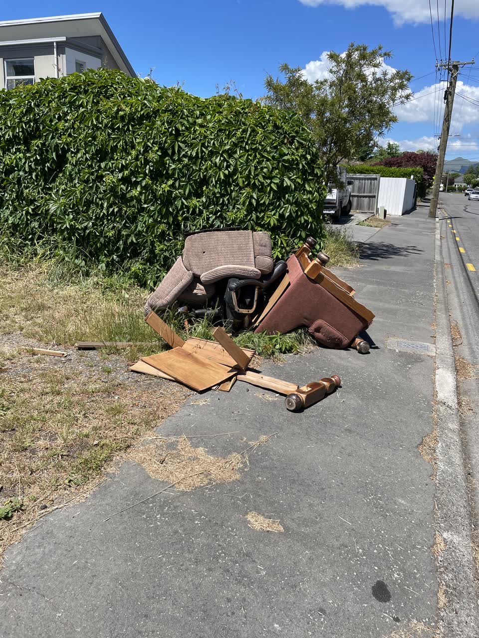The photograph attached to this rubbish/recycling report