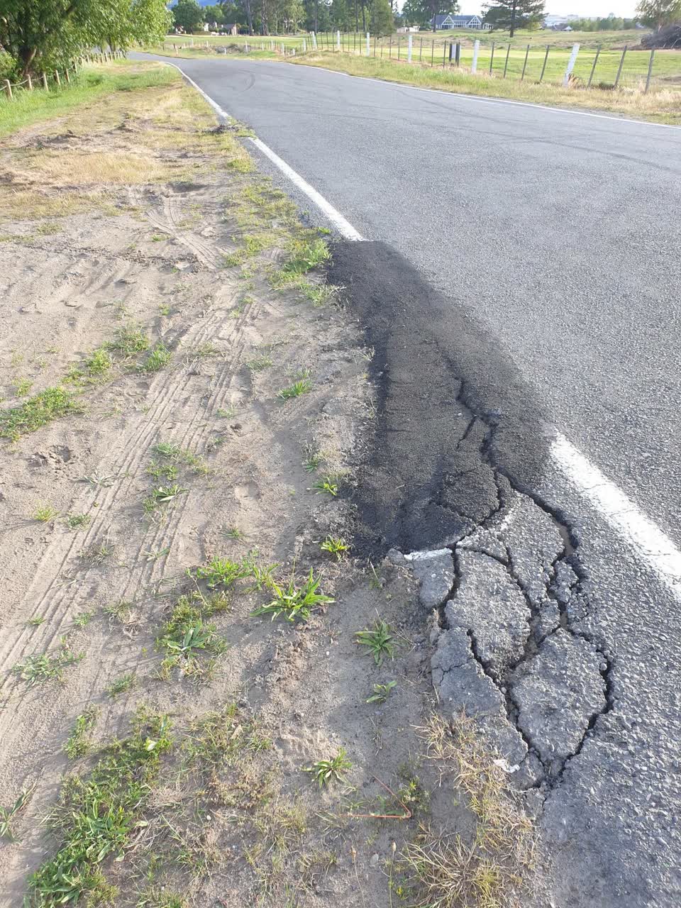 The photograph attached to this roading/streets report