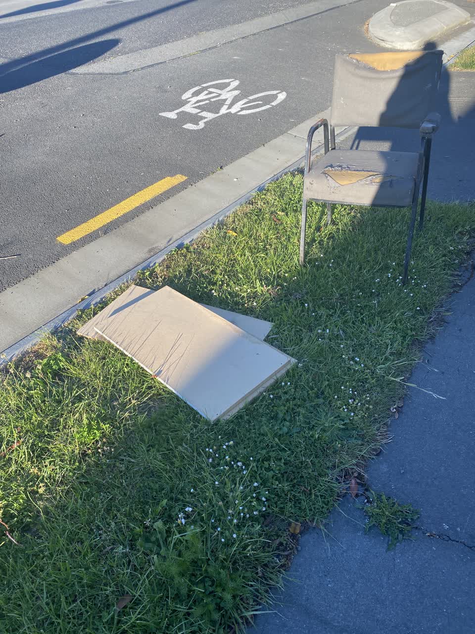 The photograph attached to this rubbish/recycling report