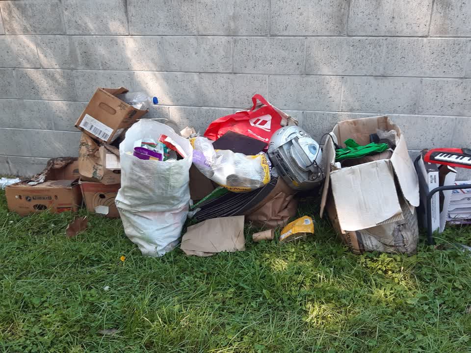 The photograph attached to this rubbish/recycling report