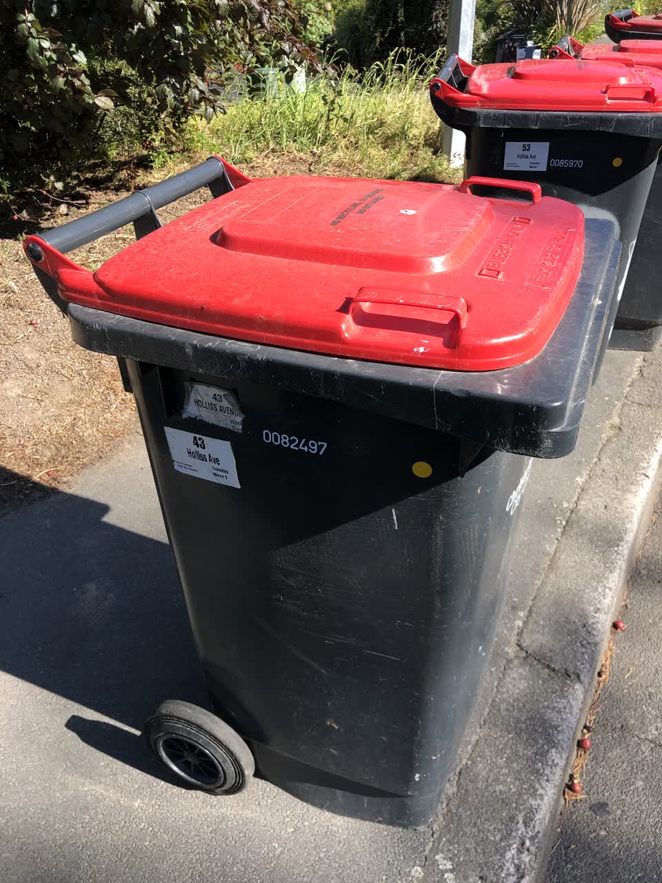The photograph attached to this rubbish/recycling report