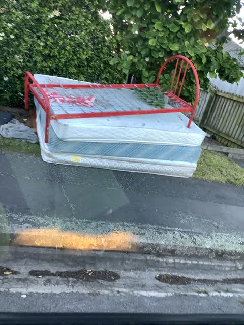 Rubbish/Recycling, a report photo