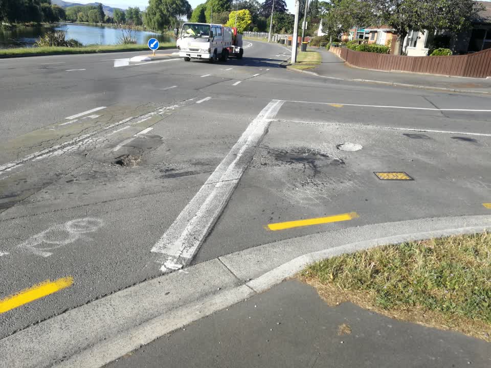 The photograph attached to this roading/streets report