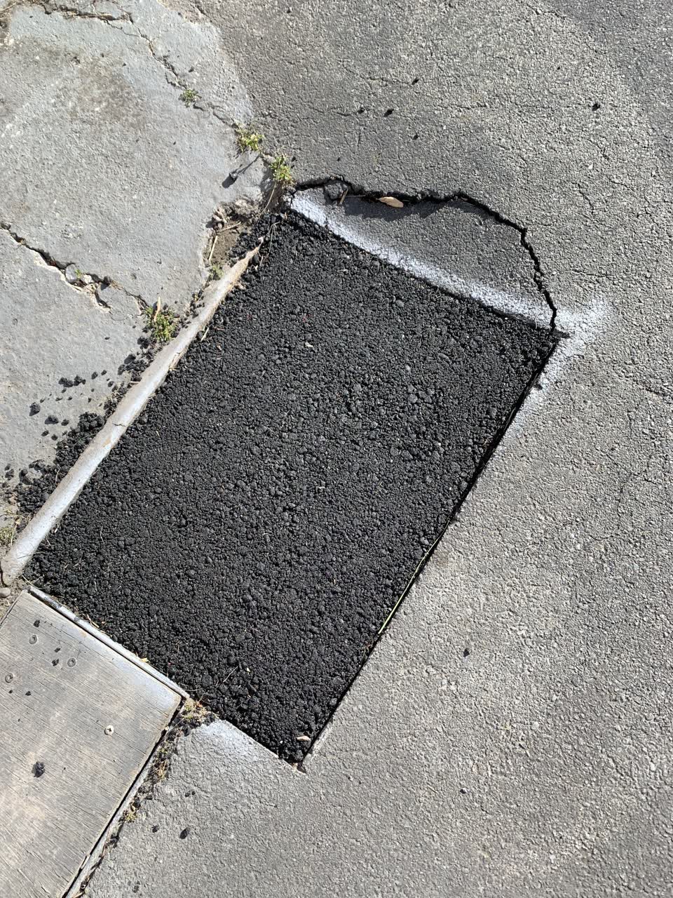 The photograph attached to this roading/streets report