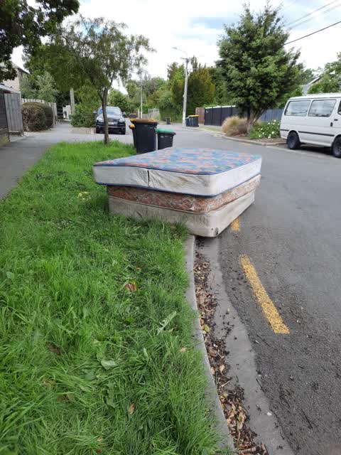 Rubbish/Recycling, a report photo