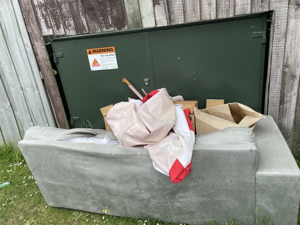The photograph attached to this rubbish/recycling report