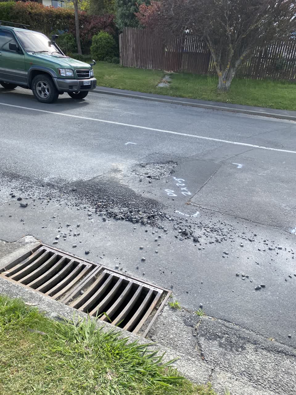 The photograph attached to this roading/streets report