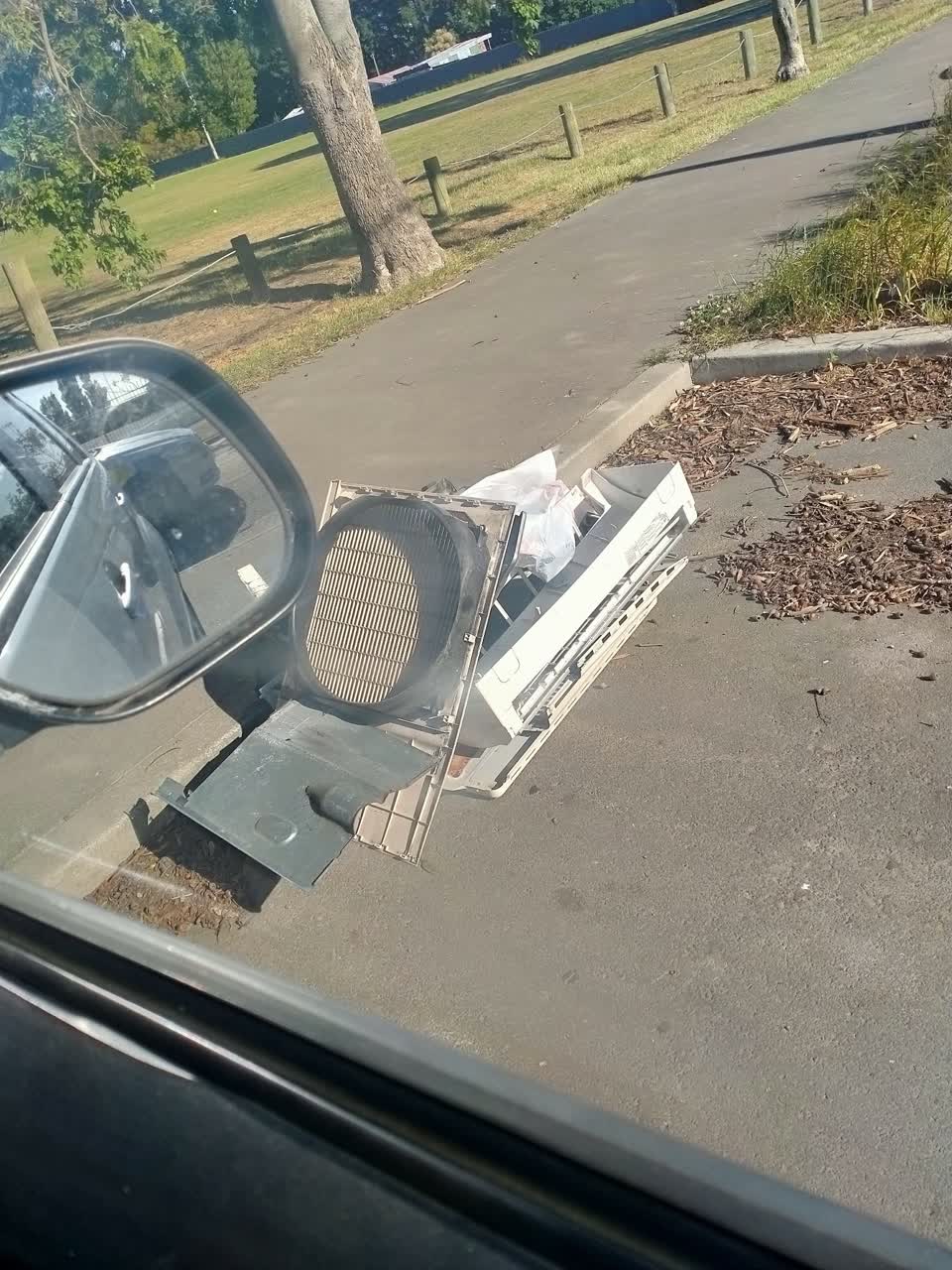 The photograph attached to this rubbish/recycling report