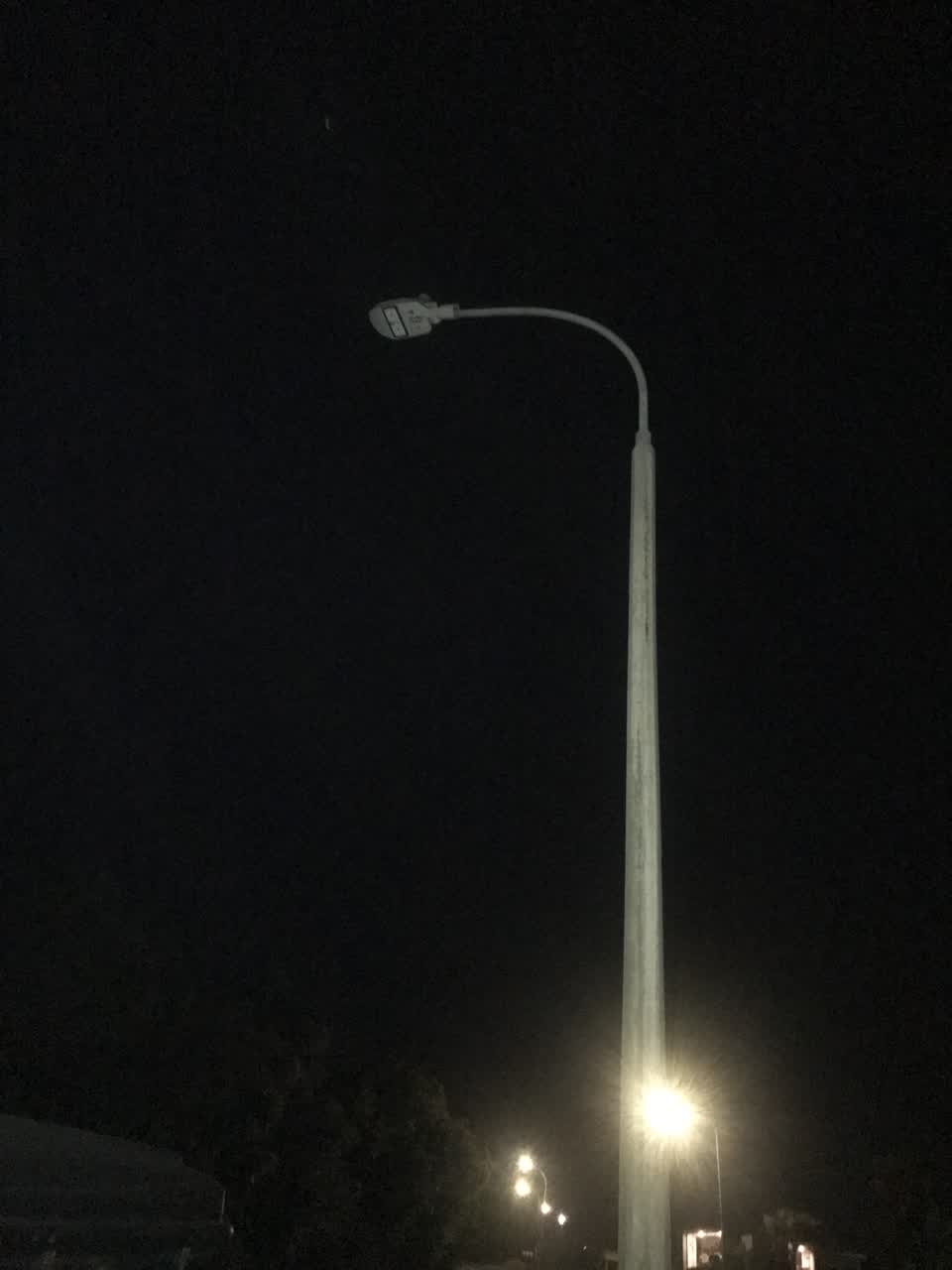 The photograph attached to this street light outage report