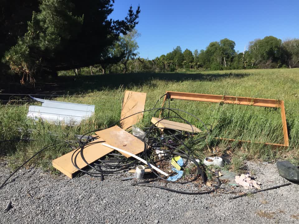 The photograph attached to this rubbish/recycling report