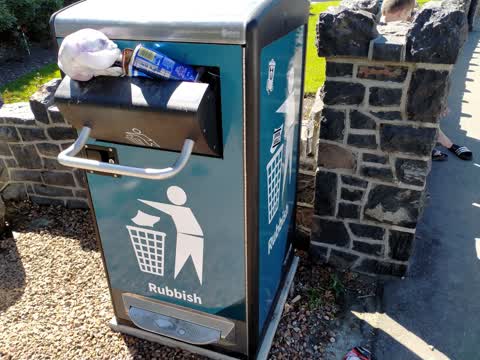 Rubbish/Recycling, a report photo