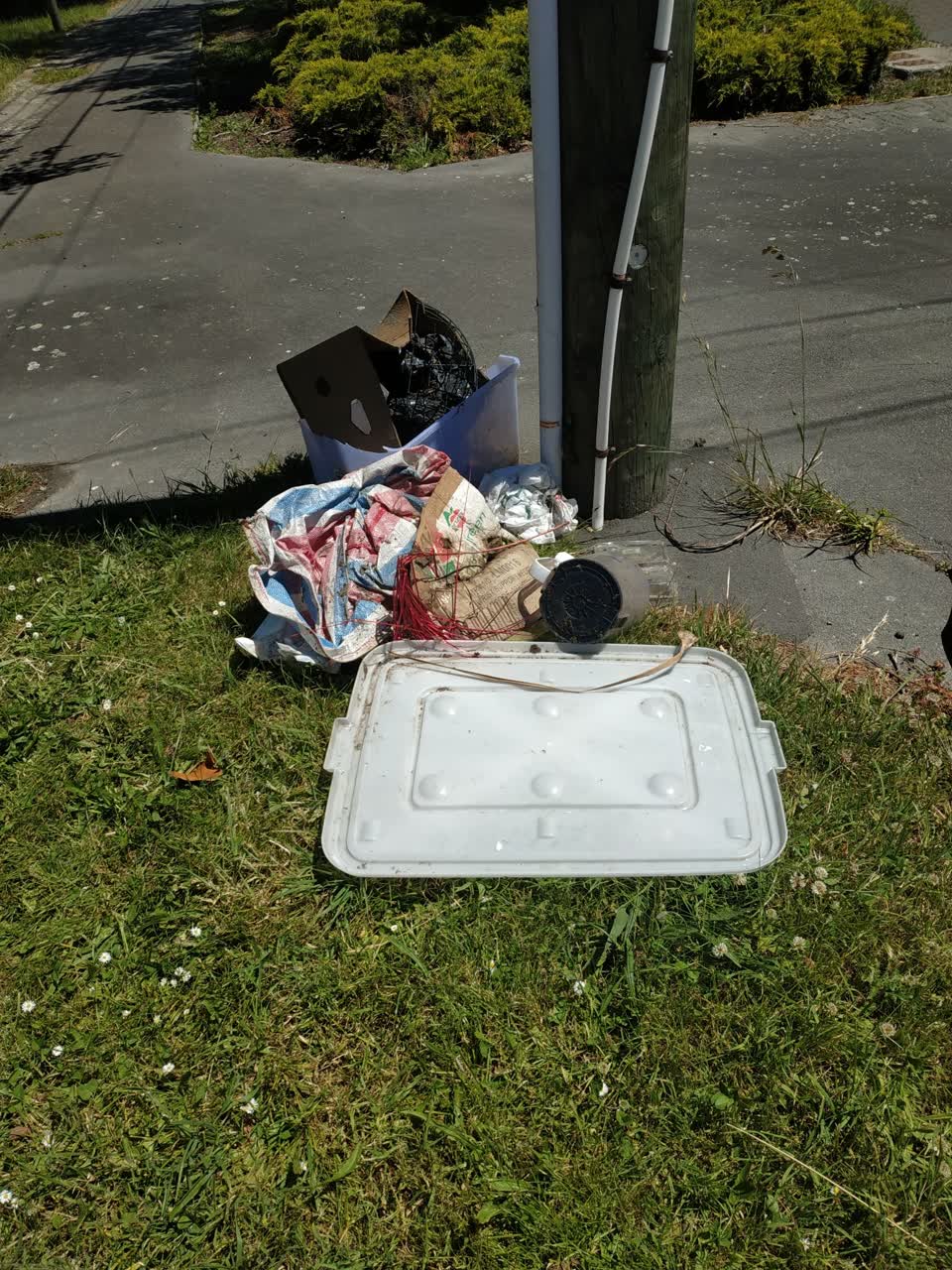 The photograph attached to this rubbish/recycling report