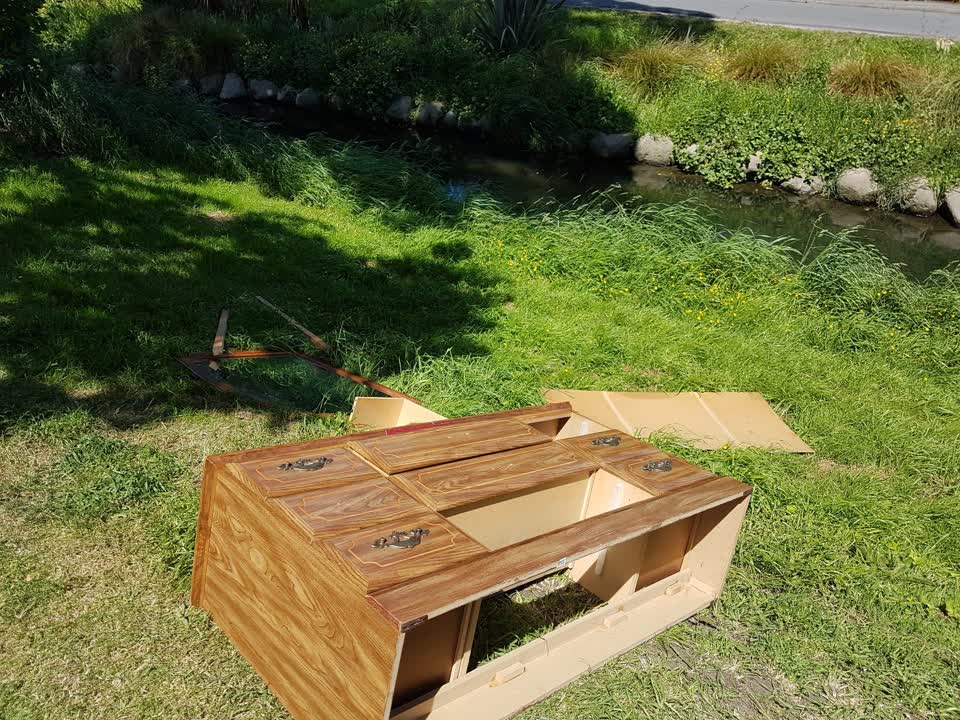 The photograph attached to this rubbish/recycling report
