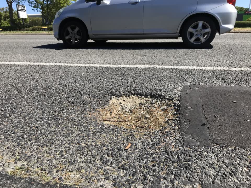 The photograph attached to this roading/streets report