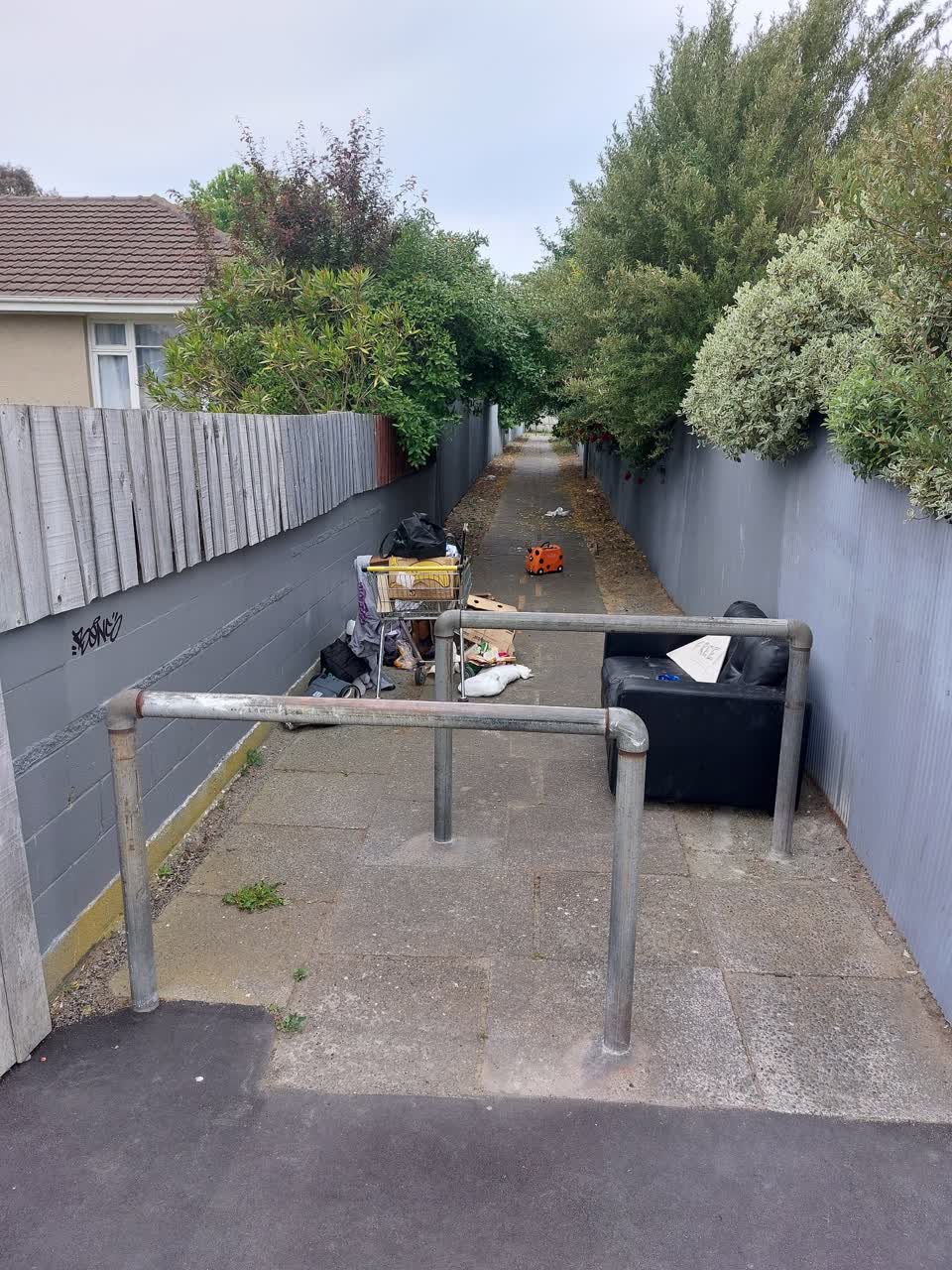 The photograph attached to this rubbish/recycling report